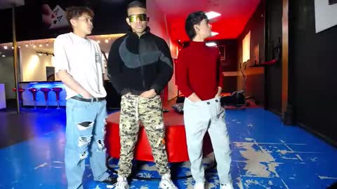 extrangers online show from 11-09-25, 01:09