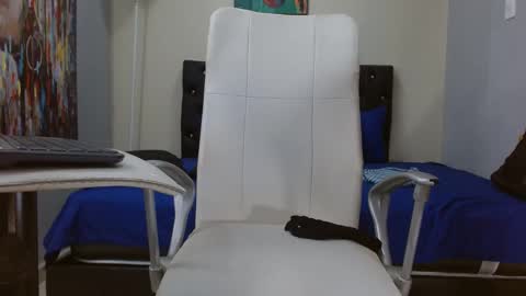 Snapshot of extrella_latina22 chatting on 01-05-25, 11:44 extrella_latina22 online show from 01-05-25, 11:44