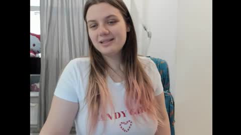 Snapshot of eyes_say_yes chatting on 02-18-26, 12:23 Yara online show from 02-18-26, 12:23