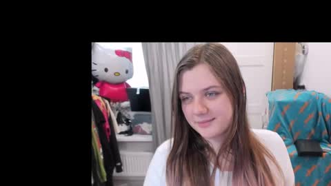 Snapshot of eyes_say_yes chatting on 02-24-26, 12:58 Yara online show from 02-24-26, 12:58