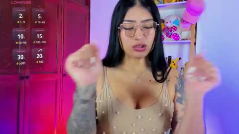 Snapshot of eymy_hadid_ chatting on 09-29-25, 04:34 Emily online show from 09-29-25, 04:34
