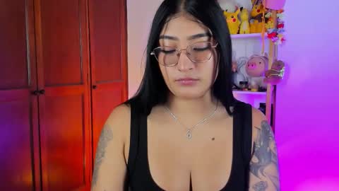 Snapshot of eymy_hadid_ chatting on 01-10-26, 09:05 Emily online show from 01-10-26, 09:05