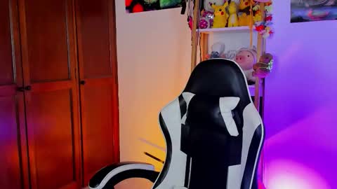 Snapshot of eymy_hadid_ chatting on 01-13-26, 06:57 Emily online show from 01-13-26, 06:57