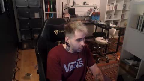 Snapshot of eytab chatting on 10-16-25, 06:09 Eytab online show from 10-16-25, 06:09