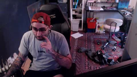 Snapshot of eytab chatting on 11-27-25, 01:35 Eytab online show from 11-27-25, 01:35