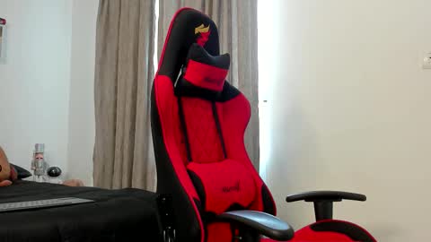 Ezzio Scolaro online show from 10-07-25, 01:41