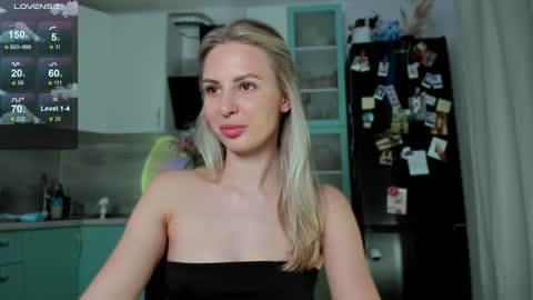 Snapshot of f1oraa chatting on 12-16-24, 04:27  if you dont have fansly account yet use this link to registration    online show from 12-16-24, 04:27