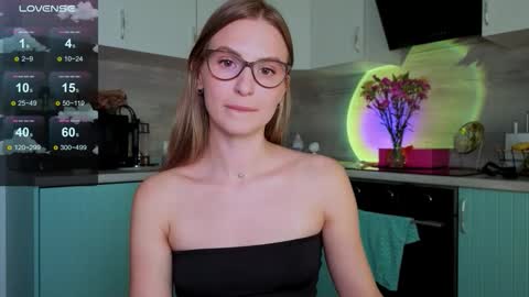 Snapshot of f1oraa chatting on 09-18-25, 02:30  if you dont have fansly account yet use this link to registration    online show from 09-18-25, 02:30