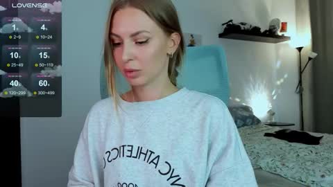 Snapshot of f1oraa chatting on 10-28-25, 11:58  if you dont have fansly account yet use this link to registration    online show from 10-28-25, 11:58