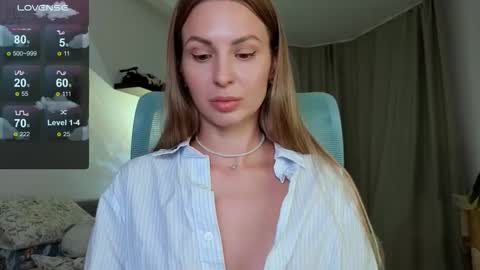 Snapshot of f1oraa chatting on 11-23-25, 03:23 if you dont have fansly account yet use this link to registration online show from 11-23-25, 03:23