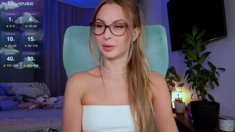 Snapshot of f1oraa chatting on 11-29-25, 02:53 if you dont have fansly account yet use this link to registration online show from 11-29-25, 02:53