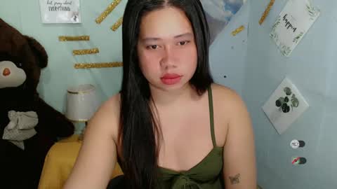 Snapshot of f3ckdollucy chatting on 02-17-25, 12:54 yanna online show from 02-17-25, 12:54