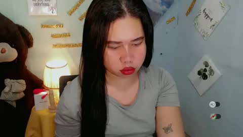 Snapshot of f3ckdollucy chatting on 02-22-25, 11:24 yanna online show from 02-22-25, 11:24