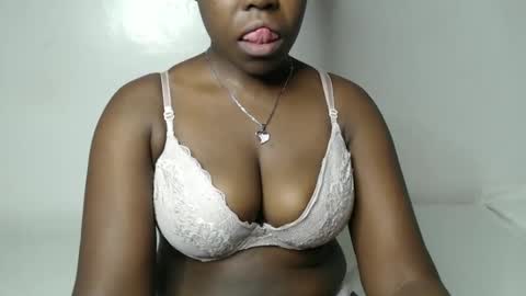 Snapshot of fabbie01 chatting on 10-22-25, 09:20 Miss Fabby online show from 10-22-25, 09:20