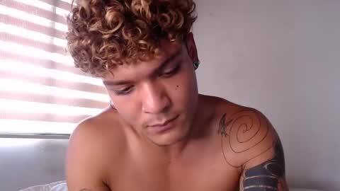 Snapshot of fabrizio_amery chatting on 12-29-24, 07:11 -  A N D E R online show from 12-29-24, 07:11