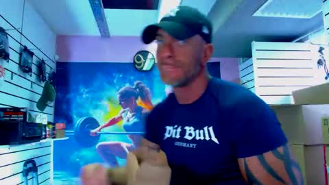 Snapshot of fabxxxl chatting on 10-10-25, 11:53 fabxxxl online show from 10-10-25, 11:53