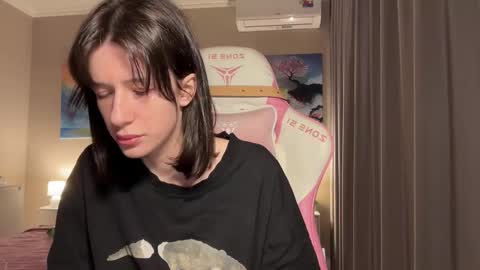 Snapshot of fairy_bloomix chatting on 09-22-25, 05:48 Bloom  online show from 09-22-25, 05:48