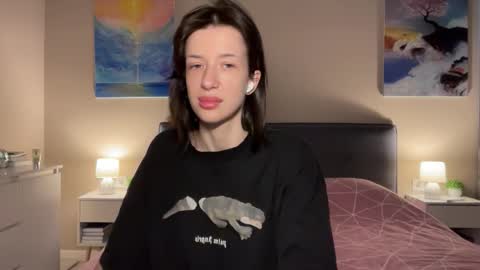 Snapshot of fairy_bloomix chatting on 10-08-25, 05:49 Bloom  online show from 10-08-25, 05:49