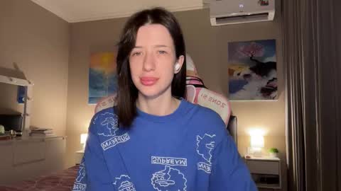 Snapshot of fairy_bloomix chatting on 10-22-25, 09:20 Bloom  online show from 10-22-25, 09:20