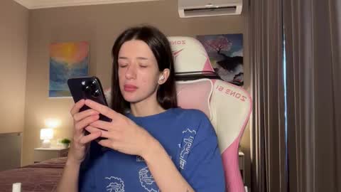 Snapshot of fairy_bloomix chatting on 10-29-25, 11:34 Bloom  online show from 10-29-25, 11:34