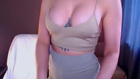 Elli  online show from 09-19-25, 01:45