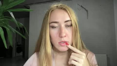 fairy_face online show from 09-17-25, 07:37