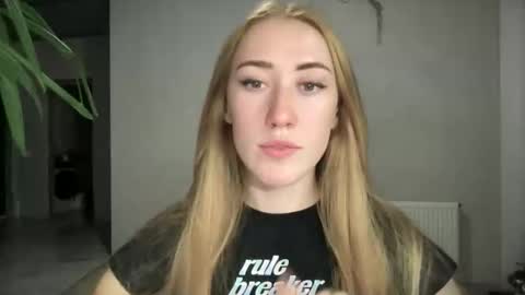 fairy_face online show from 09-27-25, 06:35