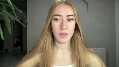 fairy_face online show from 09-28-25, 08:03