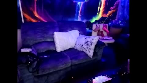 Snapshot of fairy_moan chatting on 11-19-25, 02:00 fairy_moan online show from 11-19-25, 02:00