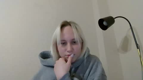 Snapshot of fairyfeller_ chatting on 09-30-25, 04:23 fairyfeller_ online show from 09-30-25, 04:23