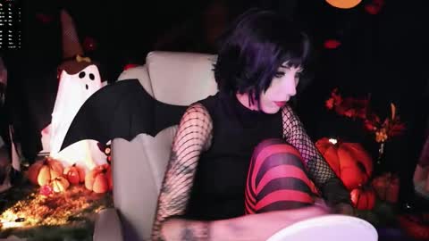 Snapshot of fairywhore chatting on 10-29-25, 04:37 Jackie Cosplayer online show from 10-29-25, 04:37