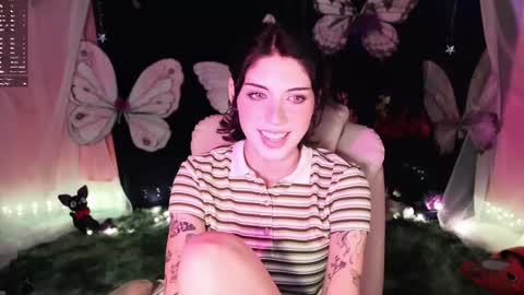 Snapshot of fairywhore chatting on 11-18-25, 10:25 Jackie Cosplayer online show from 11-18-25, 10:25