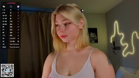 Emilia online show from 09-30-25, 04:17