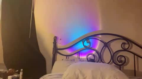 Snapshot of fallen_jezabel chatting on 11-15-25, 01:47 fallen_jezabel online show from 11-15-25, 01:47