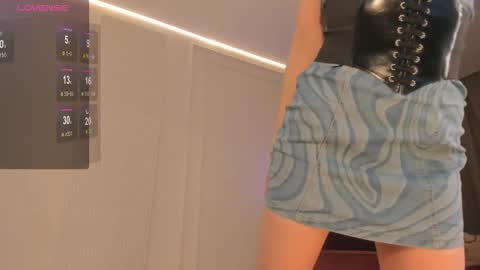 Snapshot of fame_doll chatting on 03-04-26, 04:40 Fame doll online show from 03-04-26, 04:40