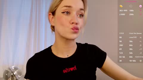 Snapshot of fancyamelia chatting on 10-07-25, 01:19 fancyamelia online show from 10-07-25, 01:19