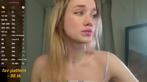 Snapshot of fancyamelia chatting on 12-23-25, 05:27 fancyamelia online show from 12-23-25, 05:27