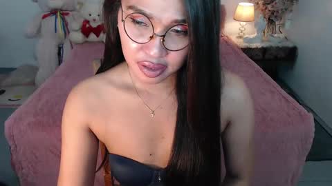 Layla online show from 02-17-25, 06:53