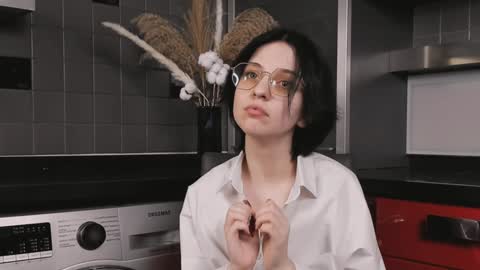 Mia online show from 12-22-24, 03:11