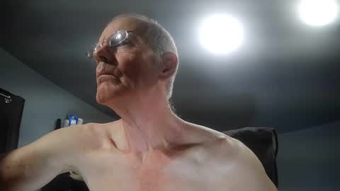 Snapshot of fantasyresort chatting on 10-09-25, 03:04 fantasyresort online show from 10-09-25, 03:04