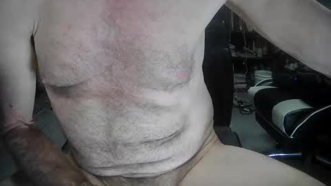 Snapshot of fantasyresort chatting on 10-16-25, 03:18 fantasyresort online show from 10-16-25, 03:18