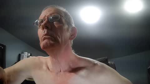 Snapshot of fantasyresort chatting on 10-23-25, 03:06 fantasyresort online show from 10-23-25, 03:06