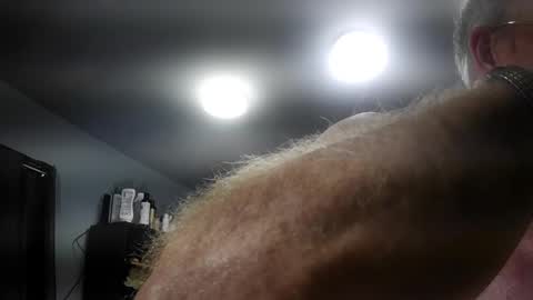 Snapshot of fantasyresort chatting on 10-28-25, 03:10 fantasyresort online show from 10-28-25, 03:10