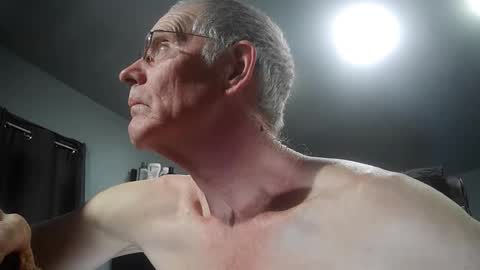 Snapshot of fantasyresort chatting on 10-29-25, 02:58 fantasyresort online show from 10-29-25, 02:58