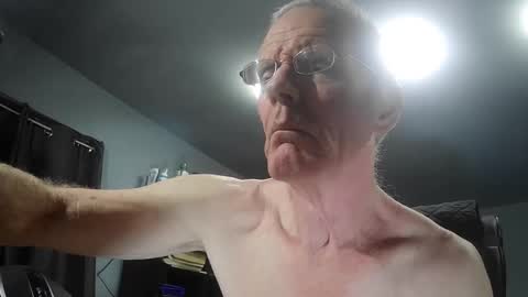 Snapshot of fantasyresort chatting on 11-17-25, 04:07 fantasyresort online show from 11-17-25, 04:07