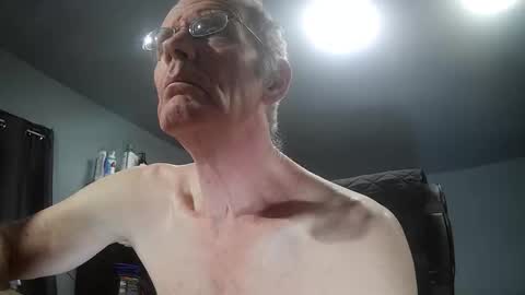 Snapshot of fantasyresort chatting on 11-18-25, 04:06 fantasyresort online show from 11-18-25, 04:06