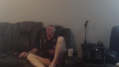 Snapshot of fantom666 chatting on 12-17-25, 06:25 PHANTOM online show from 12-17-25, 06:25