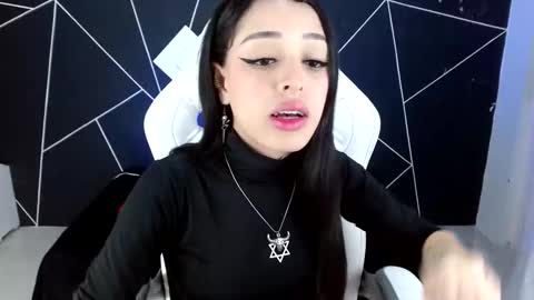 Snapshot of farichell chatting on 11-08-25, 02:28 fari online show from 11-08-25, 02:28