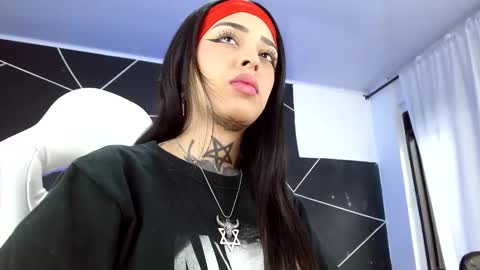 Snapshot of farichell chatting on 12-15-25, 08:24 fari online show from 12-15-25, 08:24