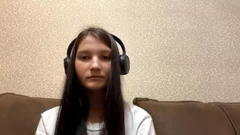 Snapshot of faustinabartosh chatting on 10-20-25, 09:32 Aurora 18yo online show from 10-20-25, 09:32